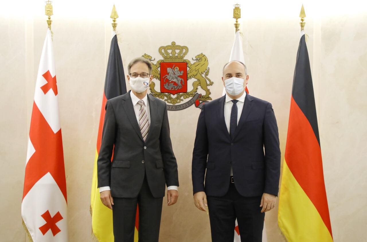 Frontnews - Similar news image