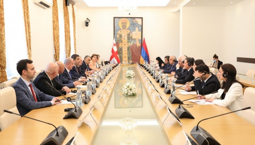 Frontnews - Similar news image