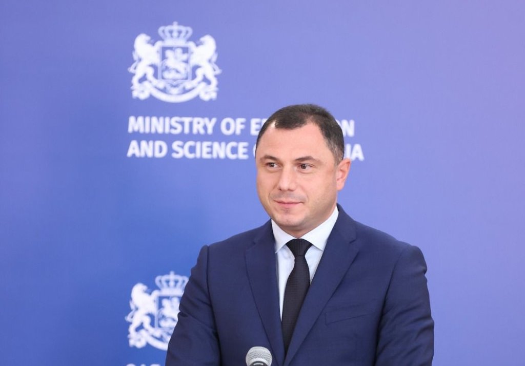 Education Minister says two private universities refused “fair terms” to annule students’ debts