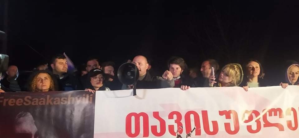 ჭორვილაში, ბიძინა ივანიშვილის სახლთან სამოქალაქო აქტივისტებს აქციის გამართვის საშუალებას არ აძლევენ