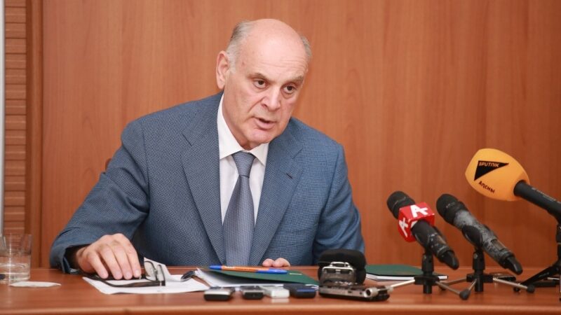 De facto Abkhaz president expects western sanctions on Russian airlines operating in occupied region