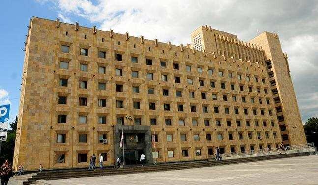 Gov’t explains absence of EU flag on parliament for Independence Day celebrations