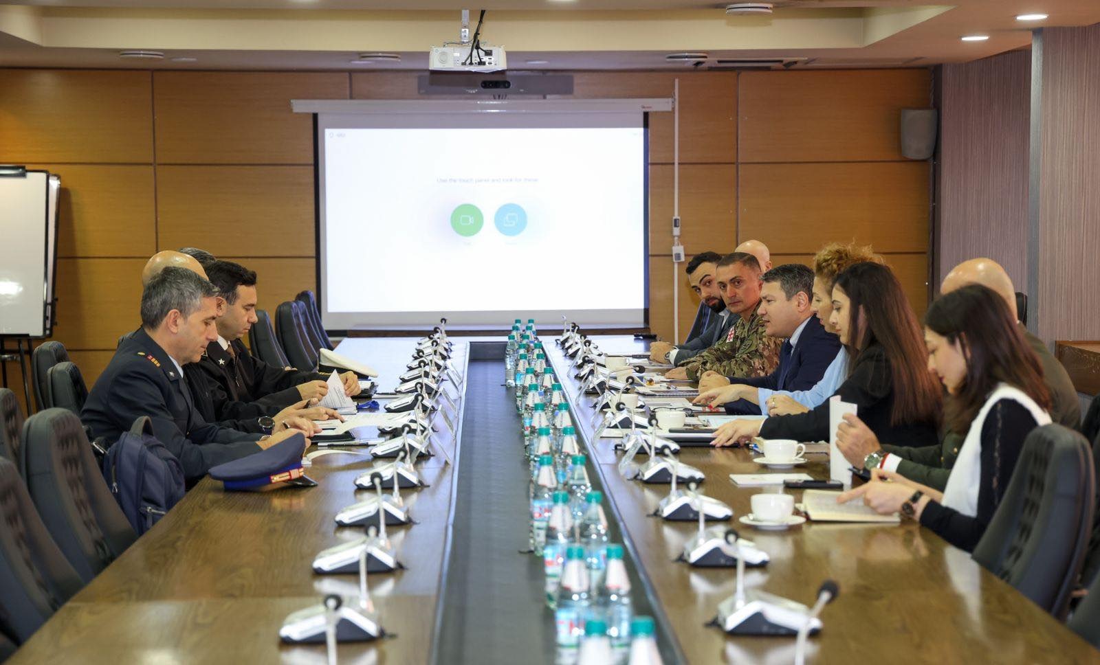 Frontnews - Similar news image