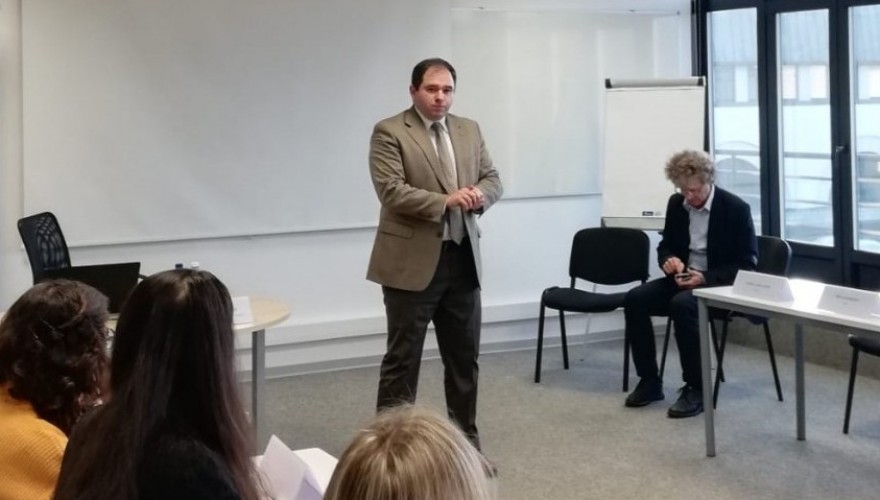 ნიკოლოზ სამხარაძე ესტონეთის დიპლომატიური სკოლის მსმენელებს და ანალიტიკური ცენტრების წარმომადგენლებს შეხვდა