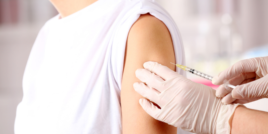 Medical workers assuring people to vaccinate to receive a bonus