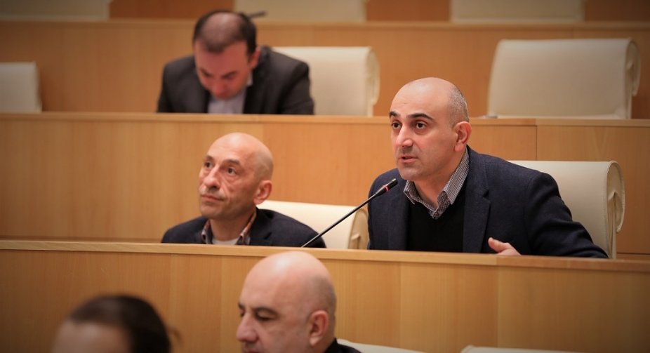“პარტიის დაშლის კიდევ ერთი ფაქტორი ბოკერიას კრახი გახდა, რის გამოც მის დამფინანსებელს ახალი პროექტი დასჭირდა, ამ პროექტს შეიძლება ახალი კოალიციის სახე მიეღო, სადაც შევიდოდნენ: ჯაფარა, ლიაკა და ნიკა მელია”