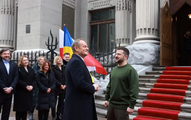 ტუსკი – პოლონეთი უკრაინის უსაფრთხოების გარანტიების შესახებ G7-ის დეკლარაციას შეუერთდა