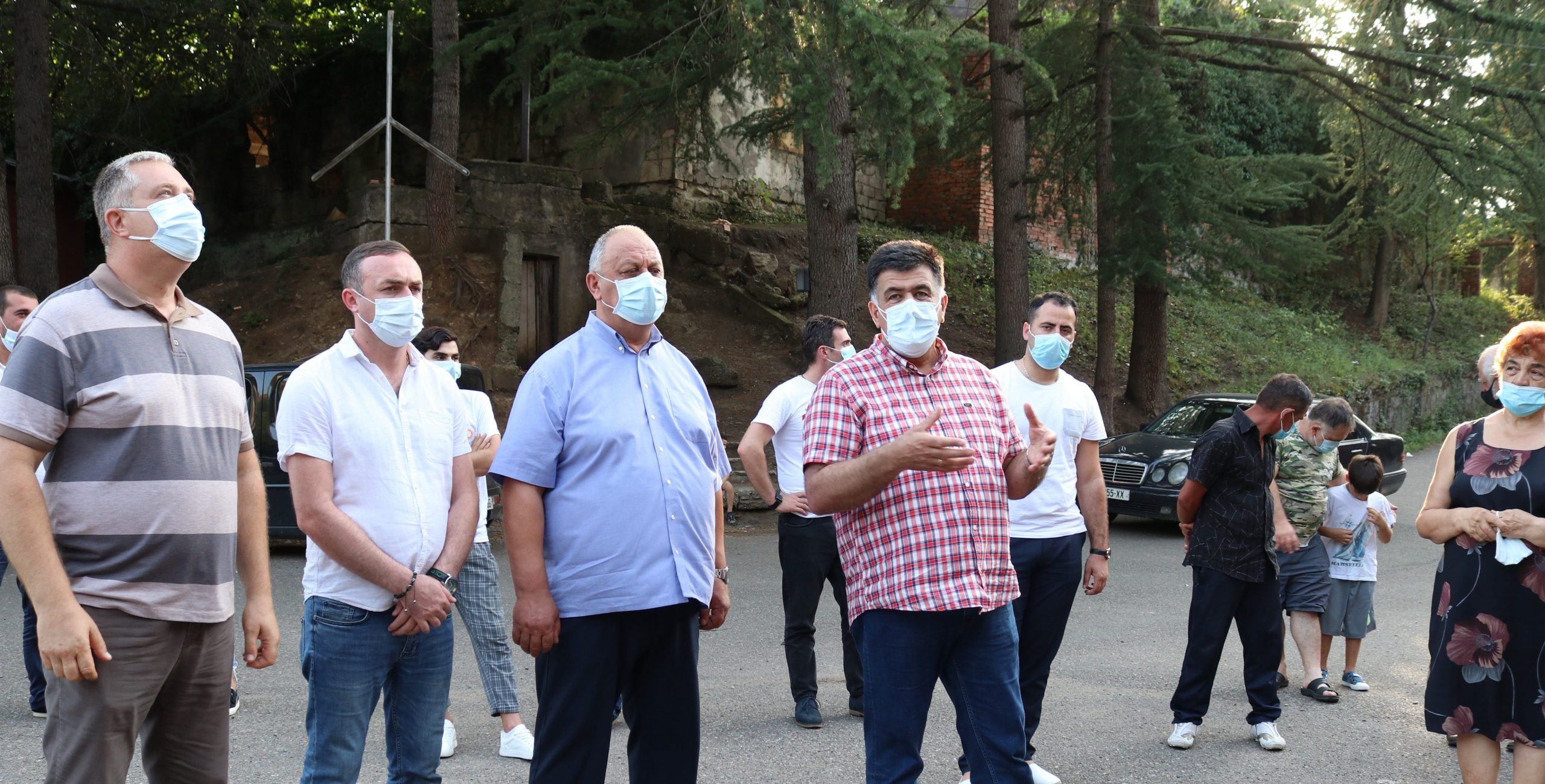 “ქართული ოცნების“ ზესტაფონის მერობის კანდიდატი ვასილ გველესიანი მოსახლეობასთან შეხვედრებს განაგრძობს