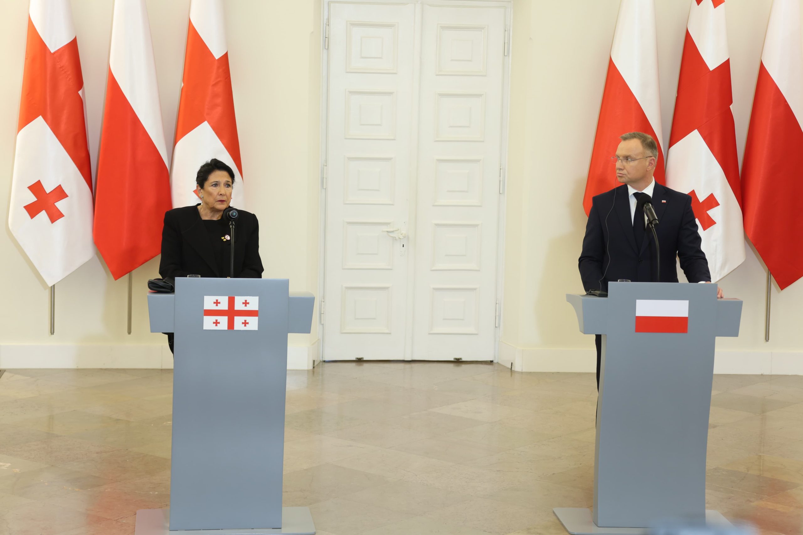 Frontnews - Similar news image