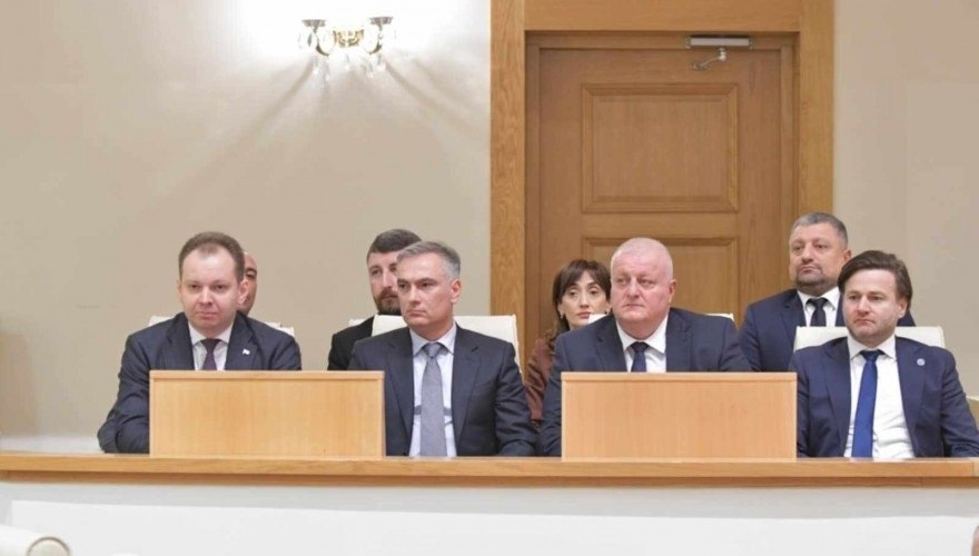 Frontnews - Similar news image