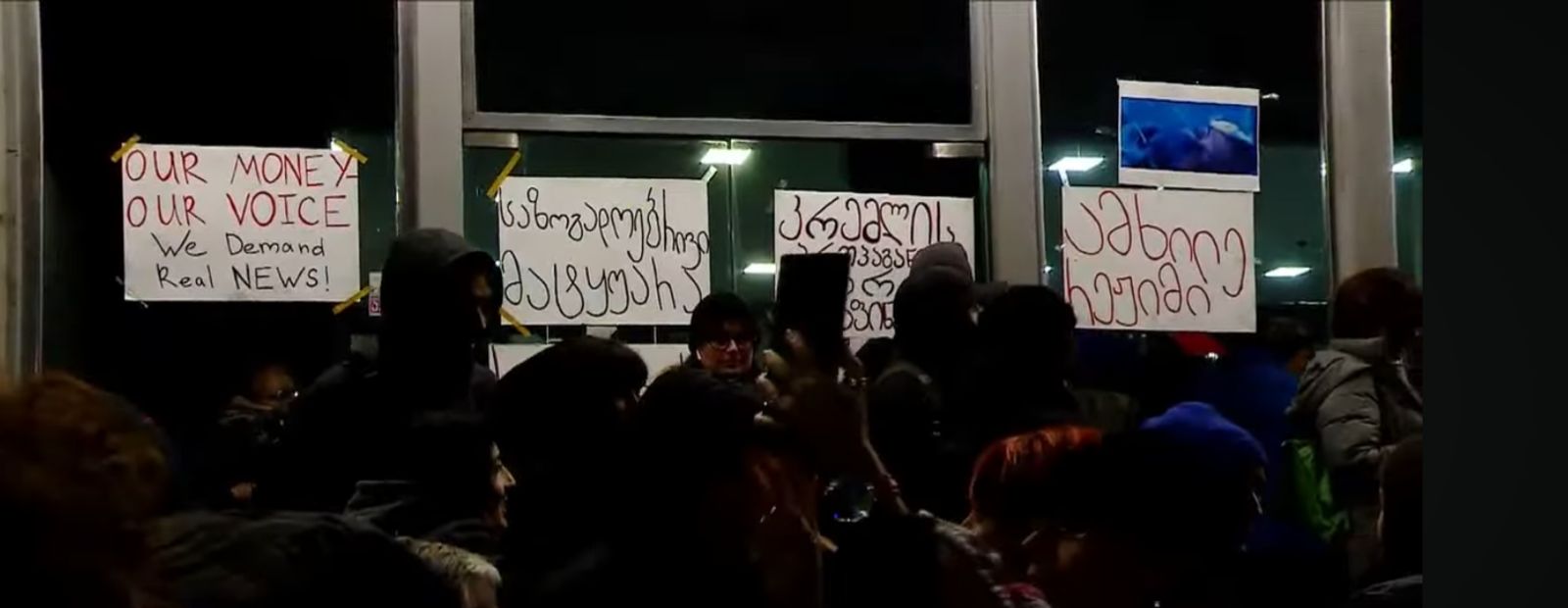 Citizens protest outside Georgian Public Broadcaster, demand leadership resignation