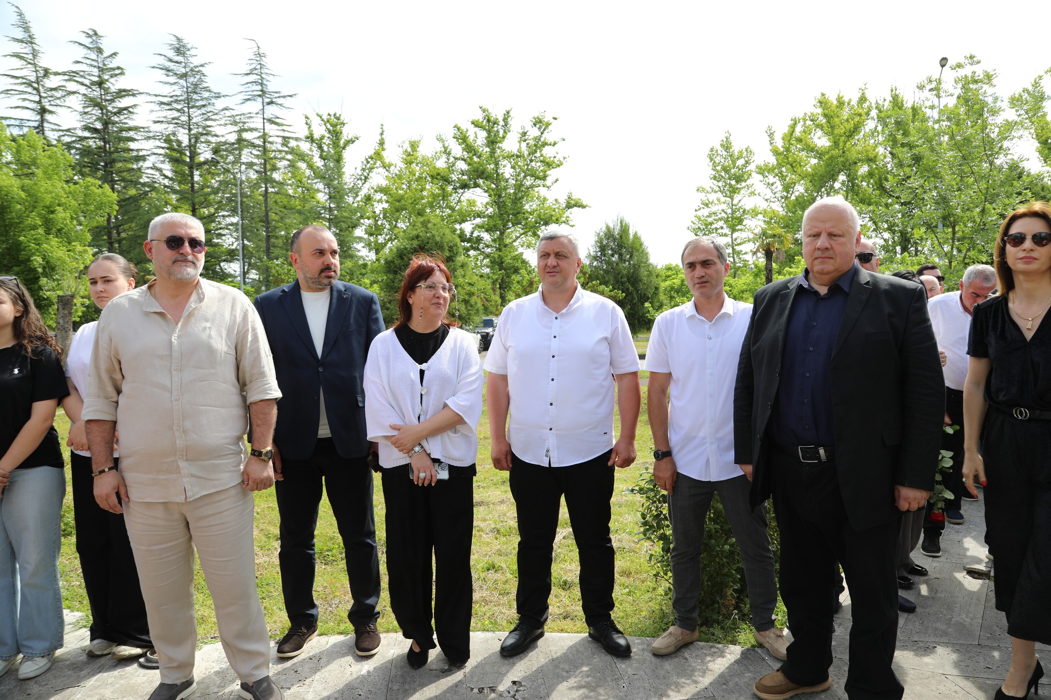 <p style="text-align: justify">წყალტუბოში საქართველოს დამოუკიდებლობის დღე საზეიმოდ აღინიშნა. &nbsp;</p><p style="text-align: justify">მუნიციპალიტეტის მერმა გენადი ბალანჩივაძემ და საკრებულოს თავმჯდომარემ თეიმურაზ ჭეიშვილმა, ადგილობრივი თვითმმართველობის წარმომადგენლებთან ერთად, საქართველოს ტერიტორიული მთლიანობისთვის დაღუპულთა მემორიალი გვირგვინით შეამკეს. ახალგაზრდებმა წარმოადგინეს ლიტერატურული კომპოზიცია "მე ქართველი ვარ.“ მოეწყო თემატური გამოფენა.</p><p style="text-align: justify">"გილოცავთ საქართველოს დამოუკიდებლობის დღეს. ეს დღე გვახსენებს წარსულს, დაგროვილ გამოცდილებასა და იმ ღირებულებებს, რომლებიც დღესაც გვაერთიანებს. მნიშვნელოვანია, რომ პასუხისმგებლობით გავაგრძელოთ ქვეყნის განვითარება და მშვიდობის შენარჩუნება“, - განაცხადა გენადი ბალანჩივაძემ.</p><p style="text-align: justify">დღესვე, ადგილობრივი ხელისუფლების წარმომადგენლებმა სოფელ მაღლაკში გვირგვინით შეამკეს ეროვნული გმირის მერაბ კოსტავას ბიუსტი.</p><p style="text-align: justify">საქართველოს დამოუკიდებლობის დღისადმი მიძღვნილი ღონისძიებები ფოლკლორულ-ქორეოგრაფიული ანსამბლების: „ივერიისა“ და „ნადურის“ საზეიმო კონცერტით დასრულდება.<br>&nbsp;</p>