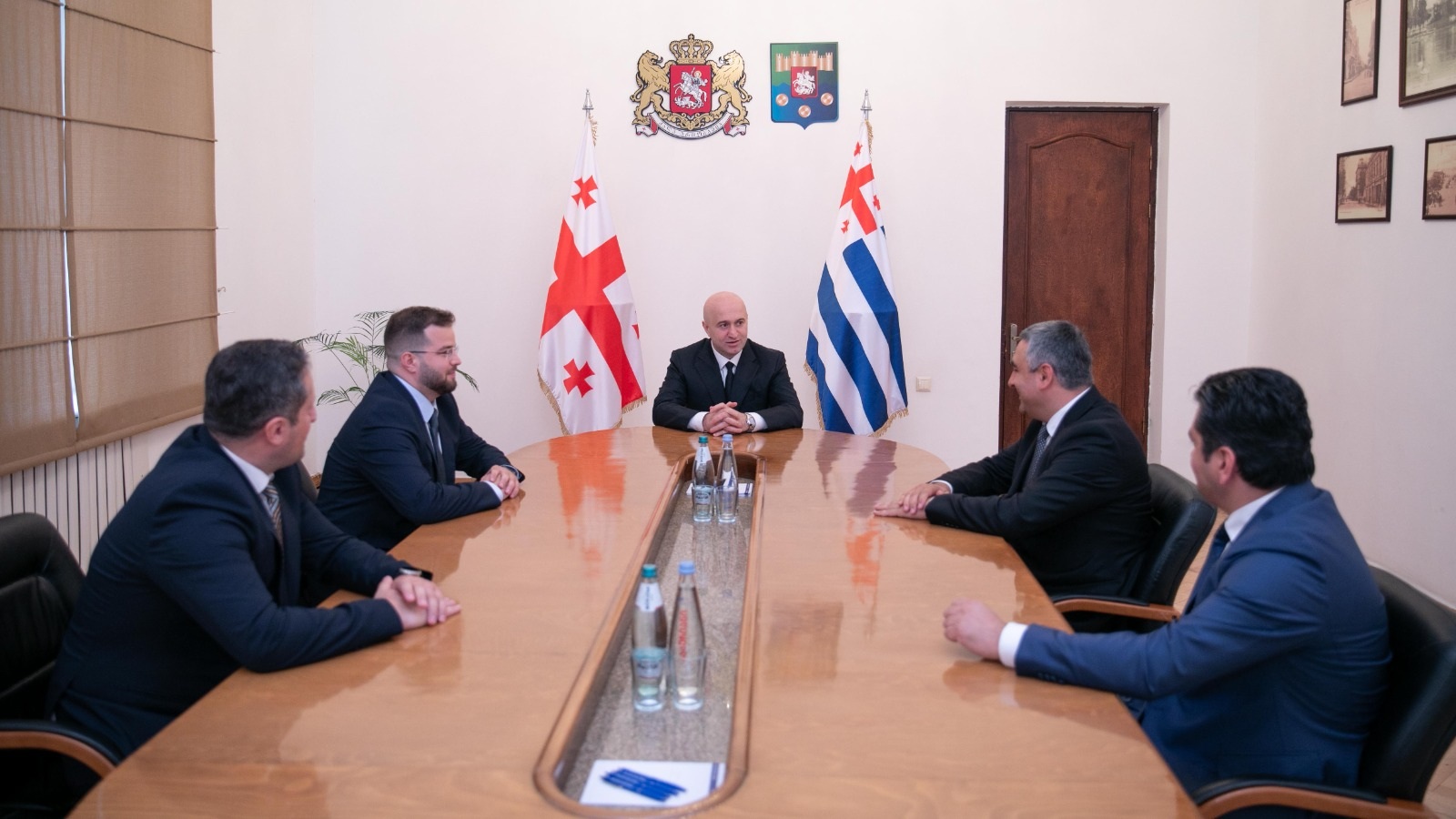 სულხან თამაზაშვილმა აჭარის მთავრობის ორი ახალი წევრი წარადგინა