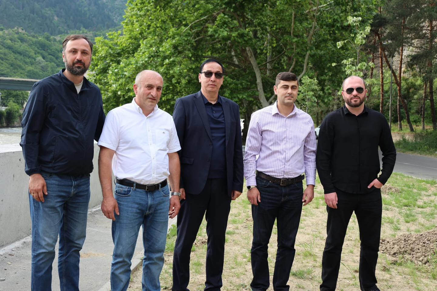 <p style="text-align: justify">ბორჯომის მუნიციპალიტეტმა ყაზახეთის ქალაქ ატირაუდან 17 ახალგაზრდას უმასპინძლა.</p><p style="text-align: justify">ახალგაზრდებისთვის 30 მაისიდან 5 ივნისამდე კულტურული და შემეცნებითი ტურები მოეწყო.</p><p style="text-align: justify">მუნიციპალიტეტის მერიის ინფორმაციით, ატირაუდან ჩამოსულ ახალგაზრდებს ბორჯომის მუნიციპალიტეტის მერი ოთარ არბოლიშვილი შეხვდა. შეხვედრაზე აღინიშნა მსგავსი გაცვლითი პროგრამების როლი ორმხრივი ურთიერთობების განვითარებაში.</p><p style="text-align: justify">ახალგაზრდები ბორჯომს ქალაქებს შორის კულტურულ-საგანმანათლებლო სფეროში თანამშრომლობის ფარგლებში ესტუმრნენ. ბორჯომი და ატირაუ დაძმობილებული ქალაქები 2023 წელს გახდნენ.</p>