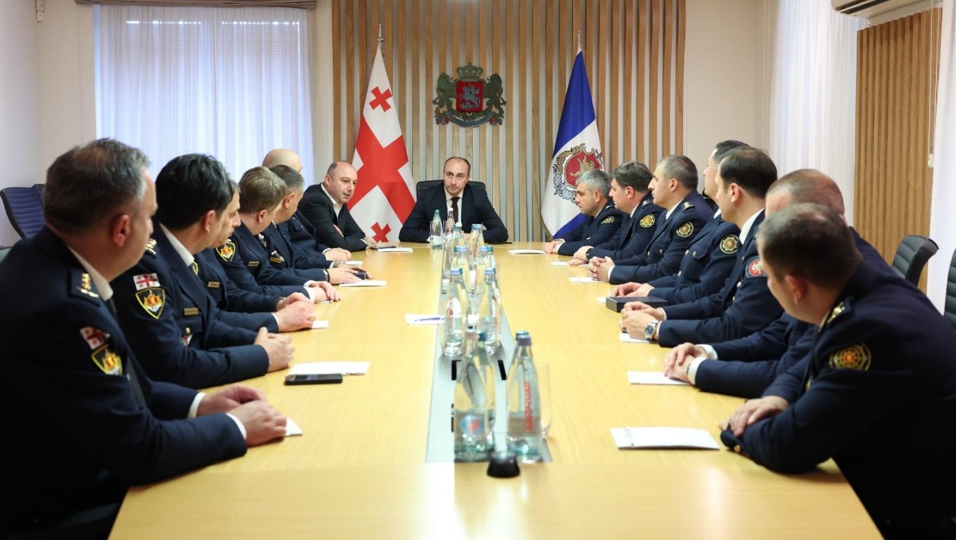 გელა გელაძემ პოლიციის დეპარტამენტების ხელმძღვანელებთან შეხვედრა გამართა