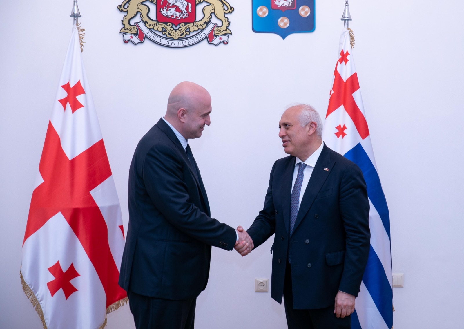 აჭარის მთავრობის თავმჯდომარე საქართველოში სომხეთის ელჩს შეხვდა