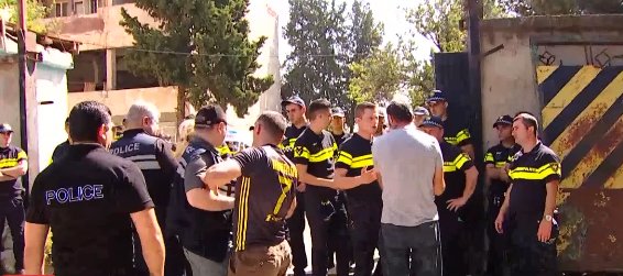 Tbilisi authorities begin evictions from ‘structurally unsafe’ buildings on Tvalchrelidze Street
