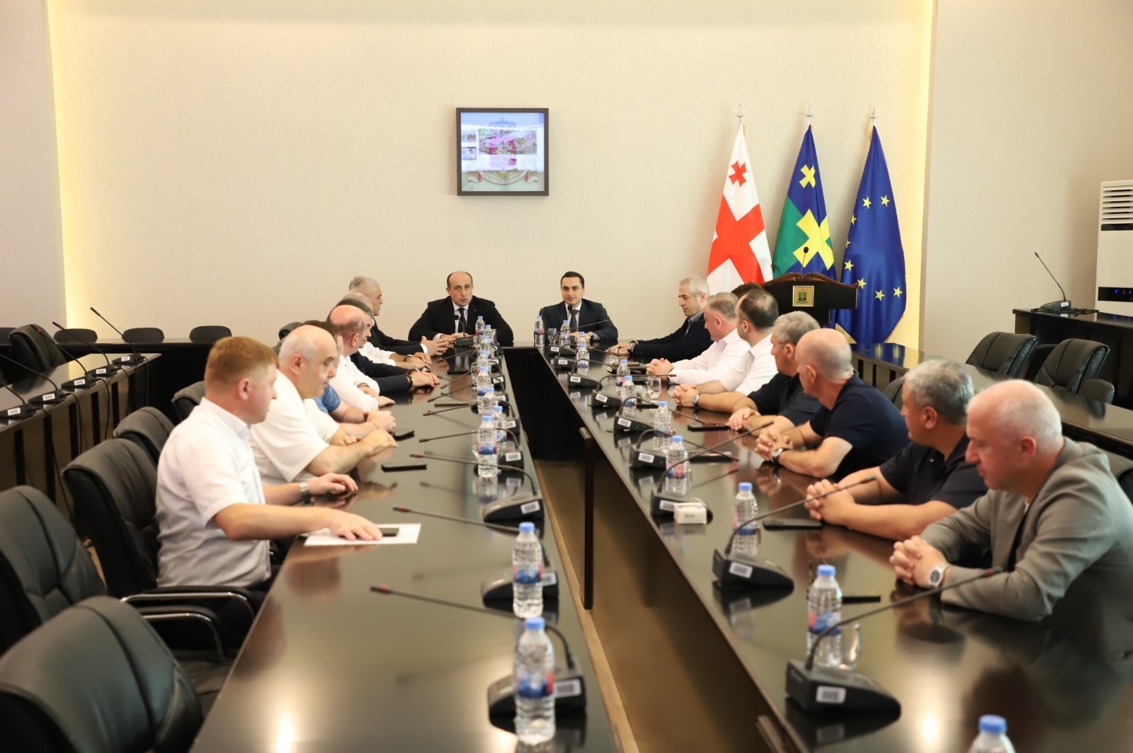 The meeting, held at the Imereti State Governor’s Office in Kutaisi, focused on the living conditions and pressing needs of the displaced population