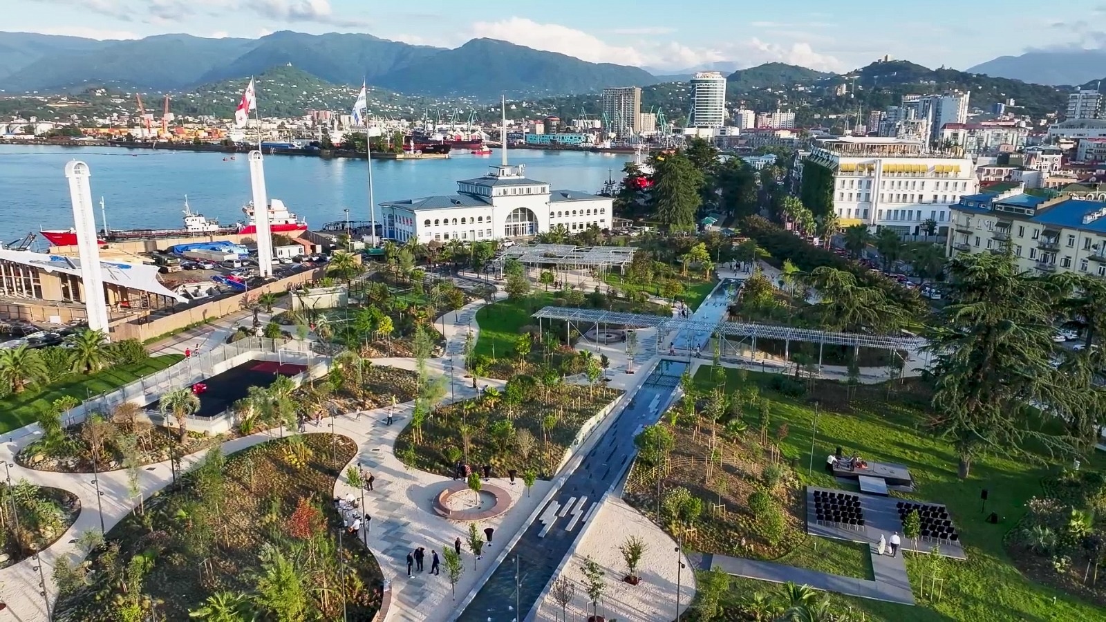 სულხან თამაზაშვილმა ბათუმში ახალი რეკრეაციული სივრცე გახსნა