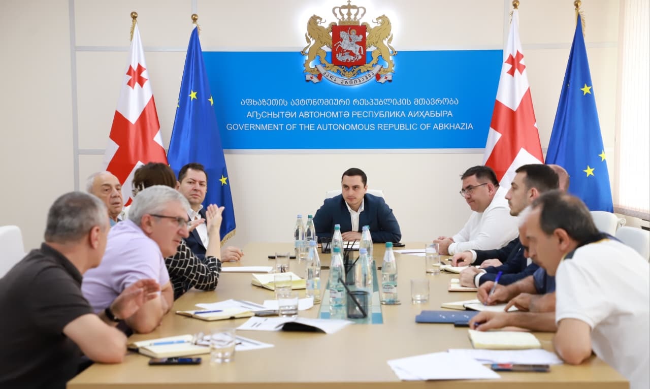 გიორგი ჯინჭარაძემ კომპაქტურ ჩასახლებებში დევნილთა საჭიროებების გაცნობის შემდეგ ტერიტორიული ორგანოების ხელმძღვანელებთან სამუშაო შეხვედრა გამართა