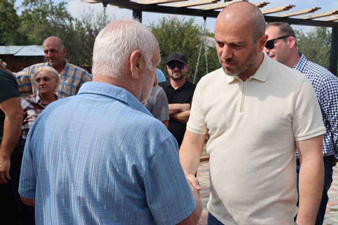 "ქართული ოცნების" გორის მერობის კანდიდატი კონსტანტინე ბუზალაძე წინასაარჩევნო კამპანიის ფარგლებში მოსახლეობასთან შეხვედრებს აგრძელებს