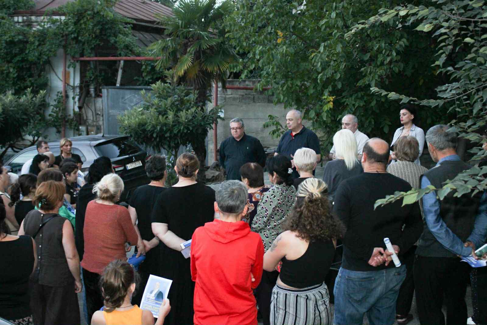 ძველი ნაძალადევი-ლოტკინის მაჟორიტარობის კანდიდატი დავით ჭელიძე ამომრჩევლებს კაჭრეთის და ურიდიას ქუჩებზე შეხვდა