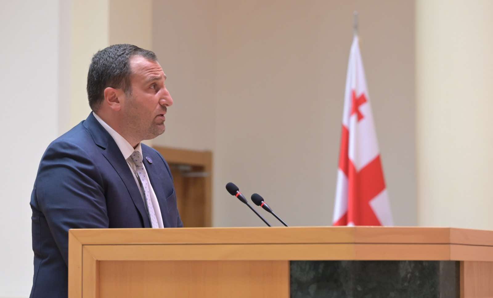 საპარლამენტო უმრავლესობის ლიდერად და ფრაქცია "ქართული ოცნების“ თავმჯდომარედ ირაკლი კირცხალია აირჩიეს