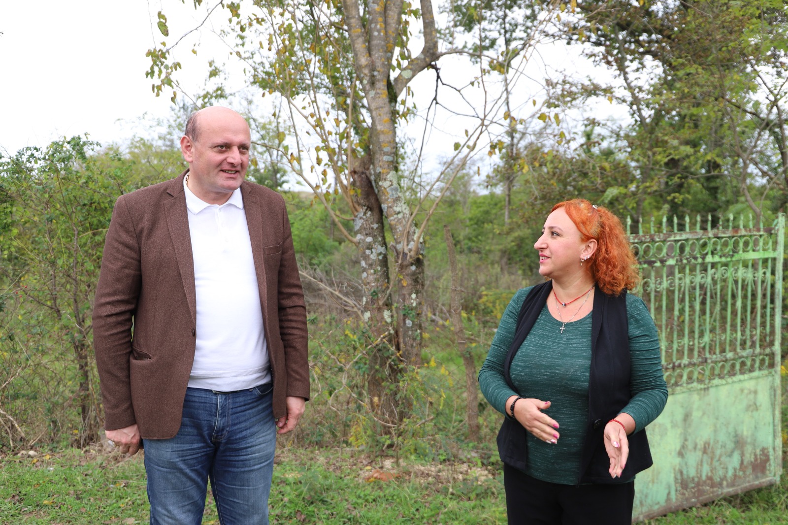 <p style="text-align: justify">თერჯოლის მუნიციპალიტეტის მერმა მრავალშვილიან ოჯახებს საყოფაცხოვრებო ნივთები გადასცა.</p><p style="text-align: justify">მანუჩარ რობაქიძემ სოციალური დახმარების ბენეფიციარი ოჯახები საკრებულოს თავმჯდომარე გიორგი ბარათაშვილთან ერთად მოინახულა.</p><p style="text-align: justify">მუნიციპალიტეტის მერიის ინფორმაციით, სოციალური აქცია მერიის ბავშვთა დაცვისა და მხარდაჭერის განყოფილების ორგანიზებით განხორციელდა. </p><p style="text-align: justify">თერჯოლის მერის ინიციატივით, მსგავსი ტიპის აქციები ბავშვიანი ოჯახების მხარდაჭერის პროგრამის ფარგლებში ინტენსიურად ეწყობა და მოქალაქეების საცხოვრებელი პირობების გაუმჯობესებას ისახავს მიზნად.</p><p style="text-align: justify">მუნიციპალიტეტში აღნიშნული პროგრამა უკვე მესამე წელია, მოქმედებს და ამ დრომდე დახმარება 71-მა ოჯახმა მიიღო.</p>