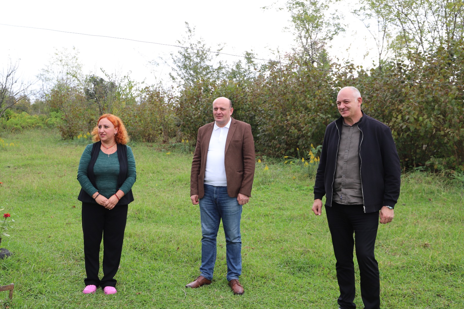 <p style="text-align: justify">თერჯოლის მუნიციპალიტეტის მერმა მრავალშვილიან ოჯახებს საყოფაცხოვრებო ნივთები გადასცა.</p><p style="text-align: justify">მანუჩარ რობაქიძემ სოციალური დახმარების ბენეფიციარი ოჯახები საკრებულოს თავმჯდომარე გიორგი ბარათაშვილთან ერთად მოინახულა.</p><p style="text-align: justify">მუნიციპალიტეტის მერიის ინფორმაციით, სოციალური აქცია მერიის ბავშვთა დაცვისა და მხარდაჭერის განყოფილების ორგანიზებით განხორციელდა. </p><p style="text-align: justify">თერჯოლის მერის ინიციატივით, მსგავსი ტიპის აქციები ბავშვიანი ოჯახების მხარდაჭერის პროგრამის ფარგლებში ინტენსიურად ეწყობა და მოქალაქეების საცხოვრებელი პირობების გაუმჯობესებას ისახავს მიზნად.</p><p style="text-align: justify">მუნიციპალიტეტში აღნიშნული პროგრამა უკვე მესამე წელია, მოქმედებს და ამ დრომდე დახმარება 71-მა ოჯახმა მიიღო.</p>