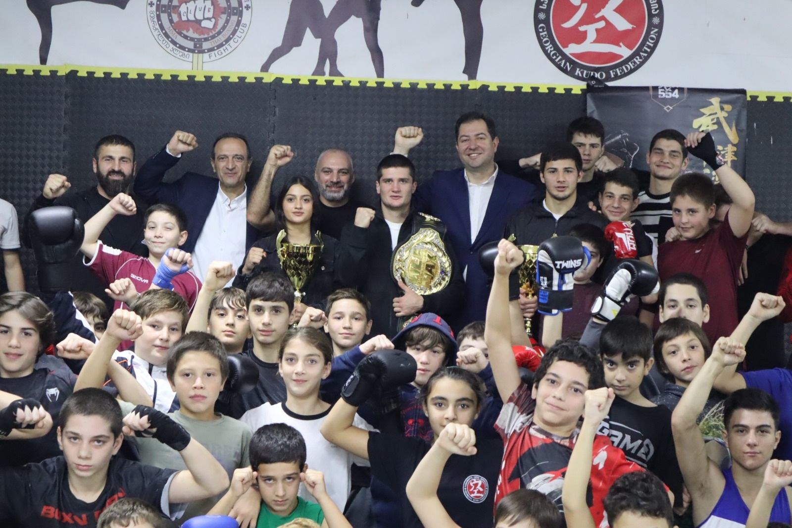 აფხაზეთის მომსახურების სააგენტომ მებრძოლთა კლუბ "დავითიანს" სპორტული ინვენტარი გადასცა