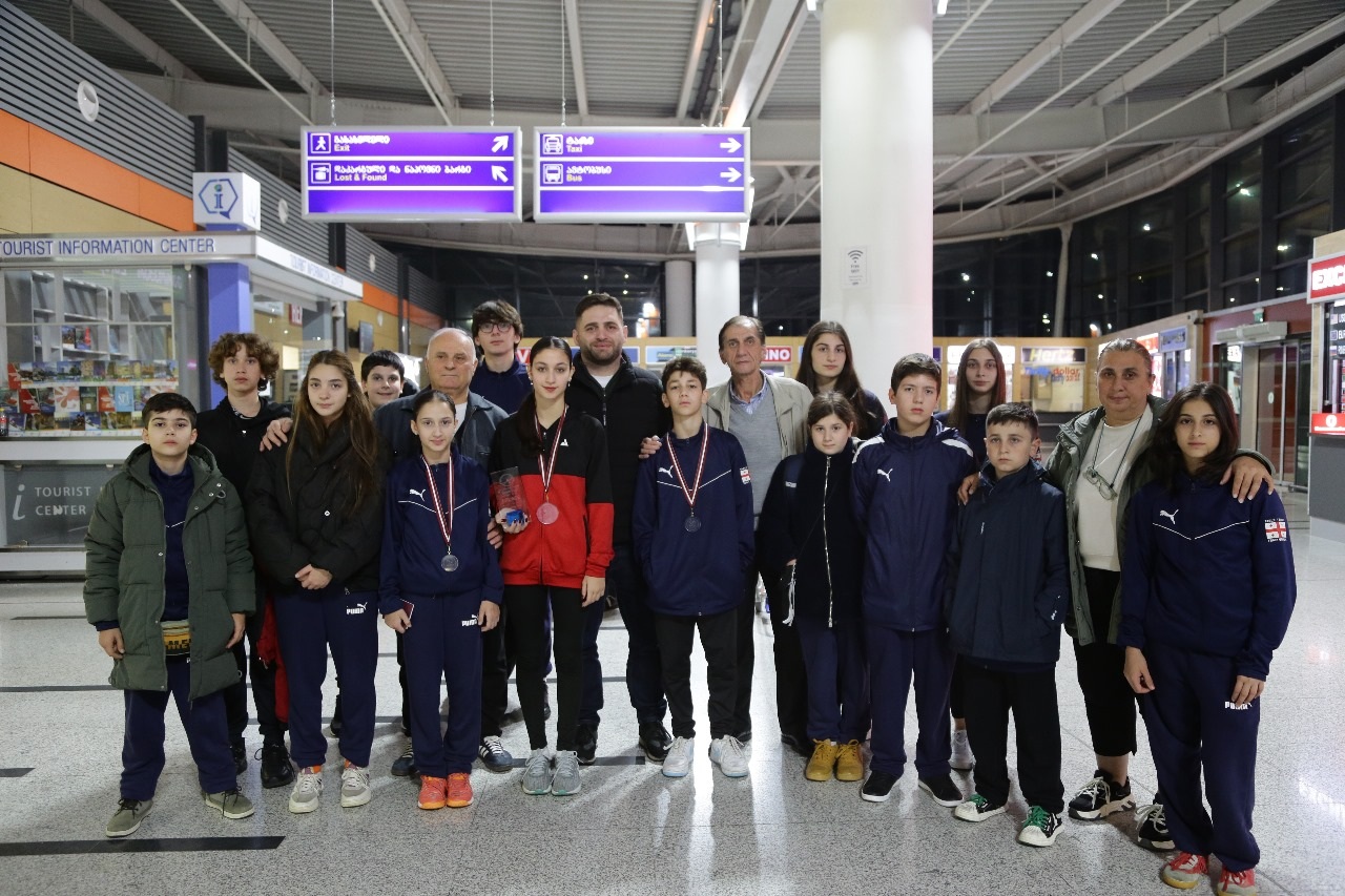 ბექა ღვაჩლიანმა აფხაზეთის მაგიდის ჩოგბურთის ფედერაციის წევრებს მიღწეული წარმატება მიულოცა