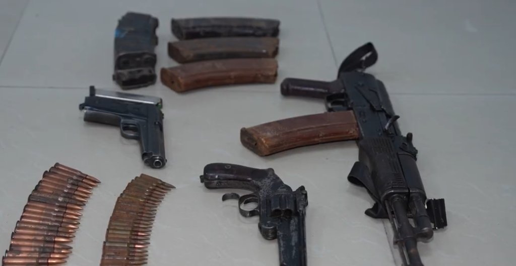 სამეგრელოს პოლიციამ დიდი რაოდენობით უკანონო ცეცხლსასროლი იარაღები და საბრძოლო მასალა ამოიღო