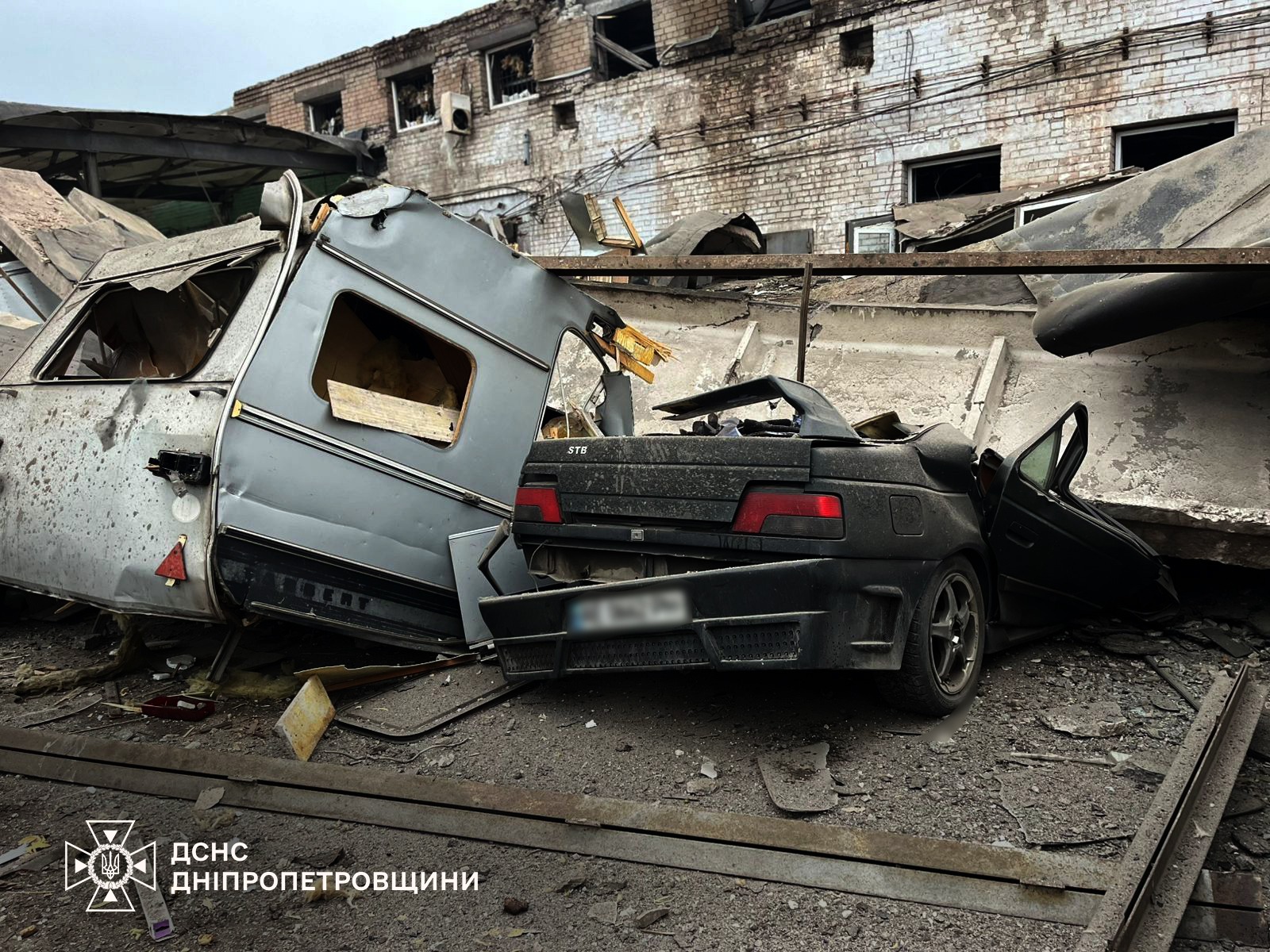 Ukraine works to restore power after massive Russian strikes, Zelenskyy urges stronger Int’l response