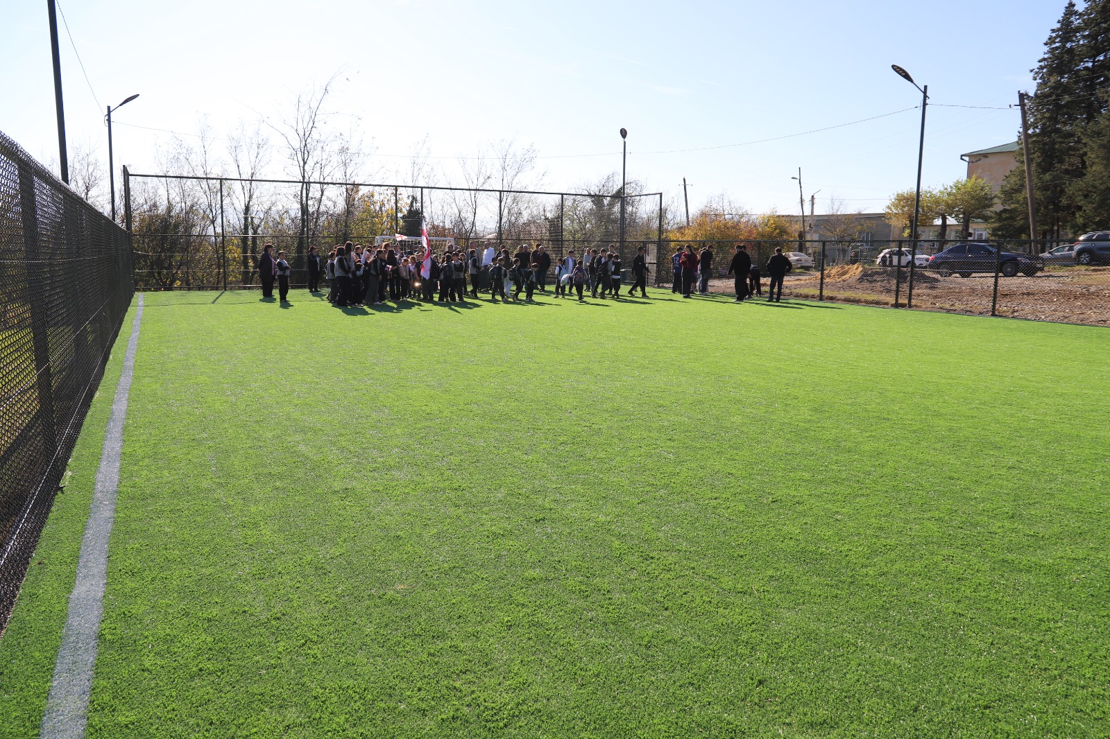 <p style="text-align: justify">თერჯოლის მუნიციპალიტეტის მერი მანუჩარ რობაქიძე, საკრებულოს თავმჯდომარე სოსო ჩაფიჩაძესთან ერთად, მუნიციპალიტეტში მიმდინარე სპორტული მინი მოედნების მოწყობა-რეაბილიტაციის დასკვნით სამუშაოებს გაეცნო. </p><p style="text-align: justify">2025 წელს, ახალგაზრდებში ჯანსაღი ცხოვრების წესის ხელშეწყობის მიზნით, ადგილობრივი მოსახლეობის თხოვნის საფუძველზე, ახალი სპორტული მინი მოედანი ექვს ადმინისტრაციულ ერთეულში ეწყობა.</p><p style="text-align: justify">თანამედროვე სპორტული ობიექტების რეაბილიტაცია სოფლის მხარდამჭერი პროგრამიდან ადგილობრივი ბიუჯეტის თანადაფინანსებით ხორციელდება და მისი საერთო ღირებულება 345 000 ლარია.</p>