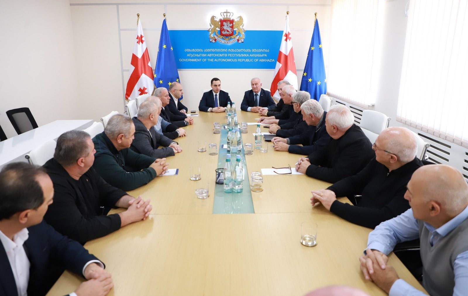 გიორგი ჯინჭარაძე აფხაზეთის მეომართა კავშირის წევრებს შეხვდა