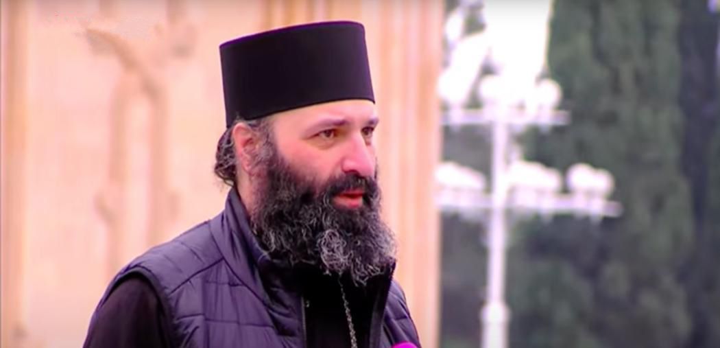 არქიმანდრიტი ილია თოლორაია აცხადებს, რომ საპატრიარქოში დაიბარეს