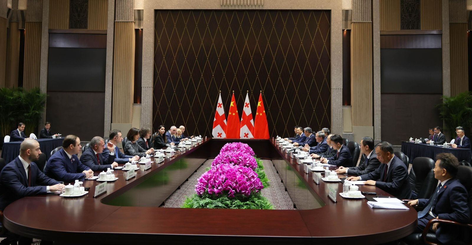 ირაკლი კობახიძე ჩინეთის სახალხო რესპუბლიკის პრემიერს ლი ციანს შეხვდა