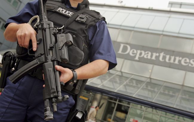 დიდ ბრიტანეთში, მატარებელში მომხდარი თავდასხმის შედეგად ათი ადამიანი დაშავდა