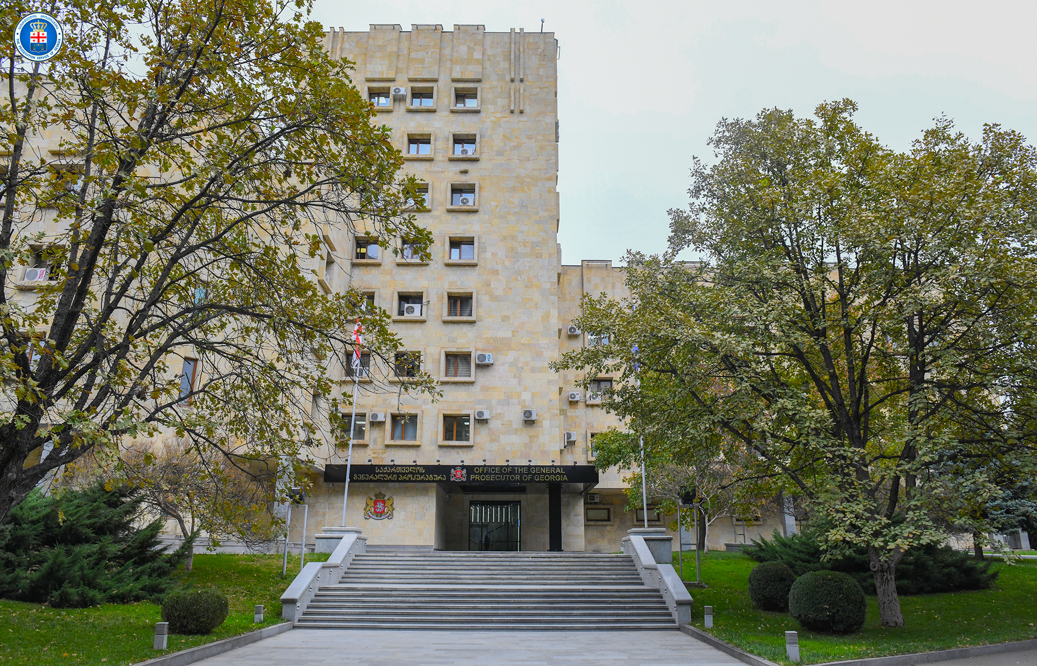 One of the accused physically assaulted his spouse and, on several occasions, threatened to kill her, causing the victim to fear that the threats could be carried out