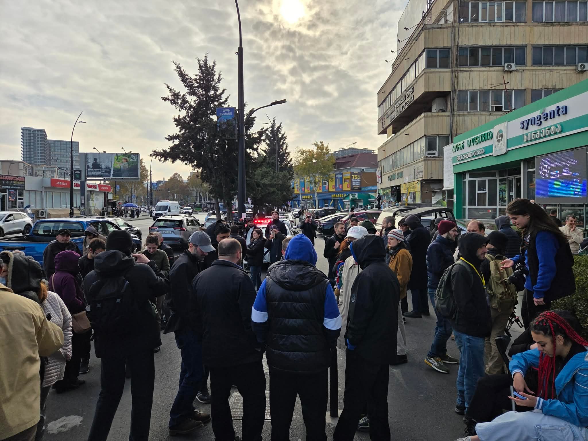 Frontnews image description