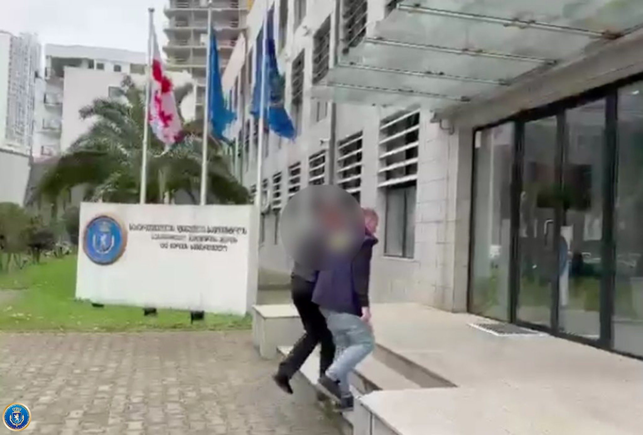 ქრთამის აღების ფაქტზე ხულოს მუნიციპალიტეტის მერიის წარმომადგენელი დააკავეს