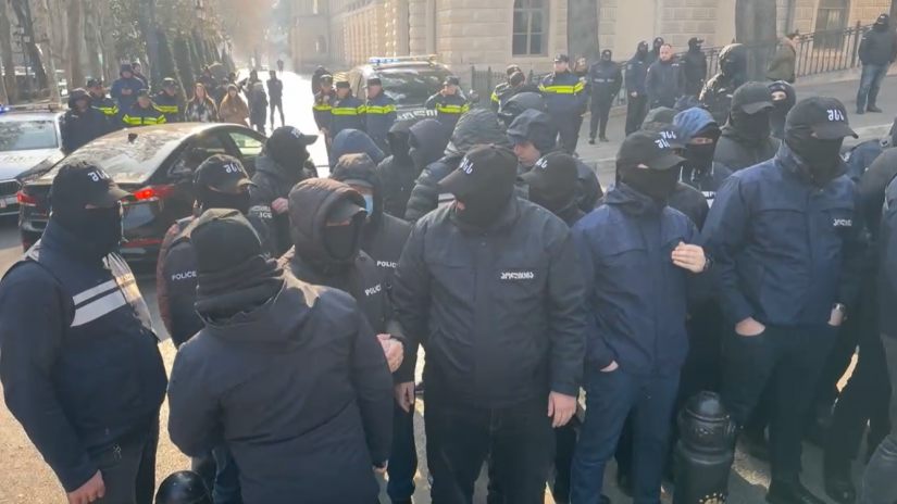 Scuffles erupt between media representatives, police in Tbilisi