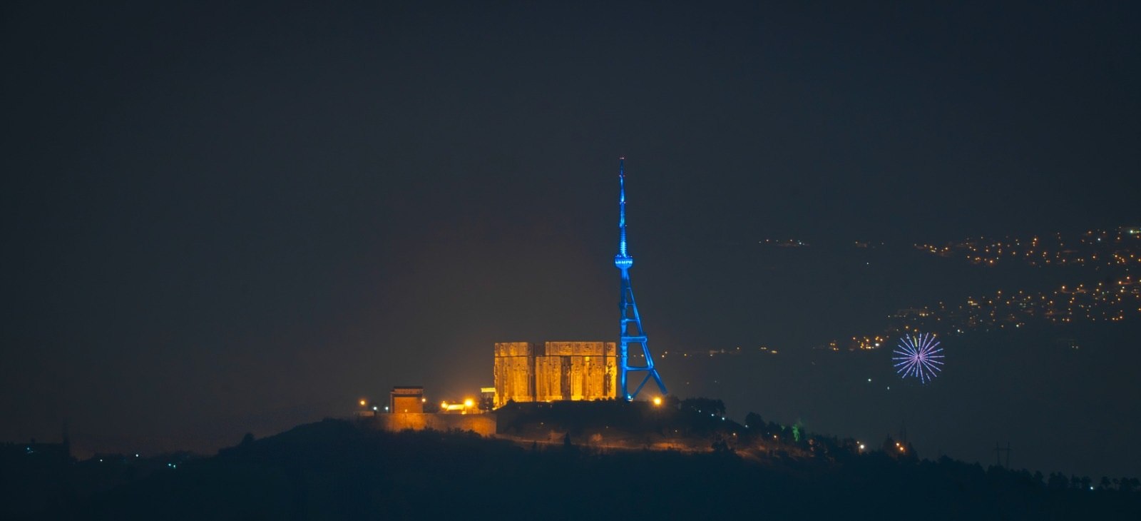 თბილისის ანძა ლურჯად განათდა