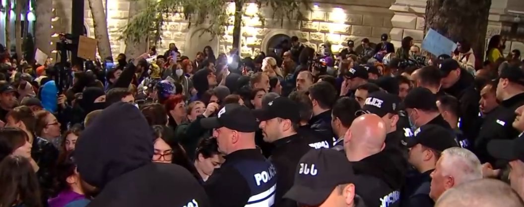Opposition leader and several protesters detained on Rustaveli Avenue