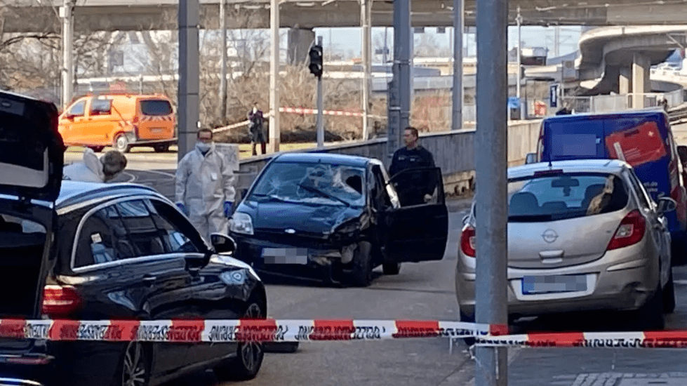 გერმანიაში ავტომობილი ხალხში შევარდა, დაღუპულია 2 და დაშავებულია 25 ადამიანი