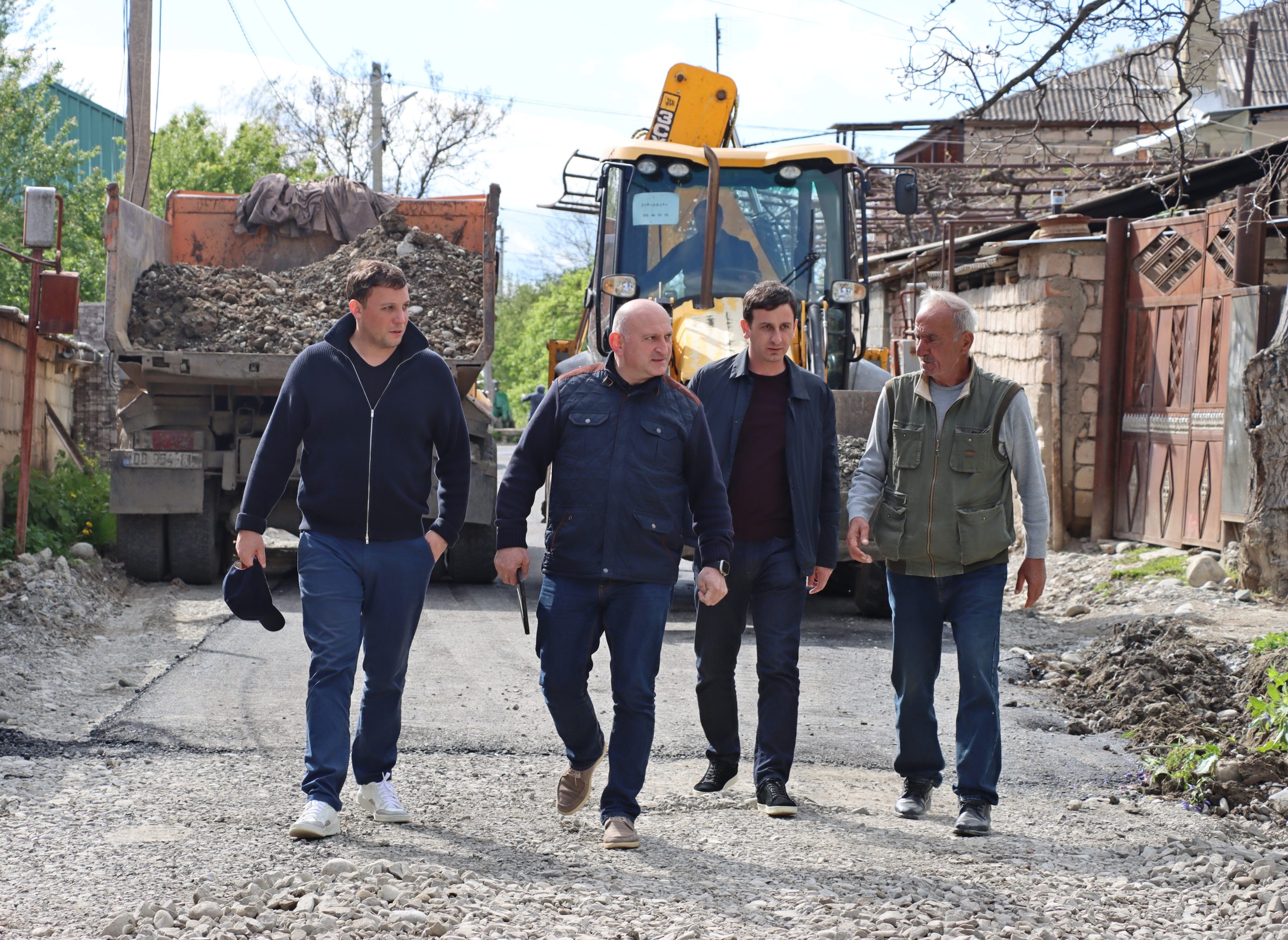 გორის მუნიციპალიტეტის მერის მოვალეობის შემსრულებელმა ფლავს და ფლავისმანში გზების სარეაბილიტაციო სამუშაოები დაათვალიერა