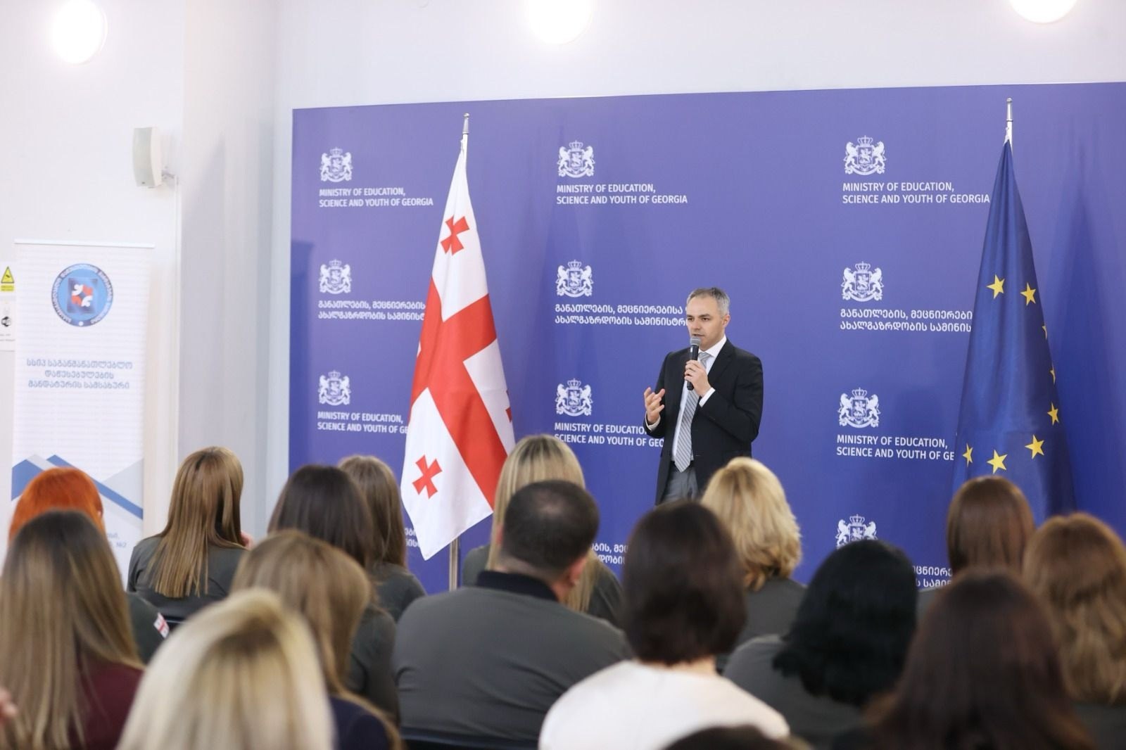 ალექსანდრე წულაძემ მანდატურის თანამშრომლებს პროფესიული დღე მიულოცა